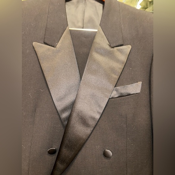 Used Once Men’s tuxedo Size M/L see measurements - Picture 2 of 16